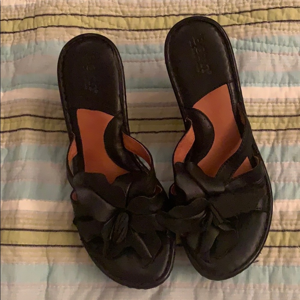 Born black leather flower pumps 7.5